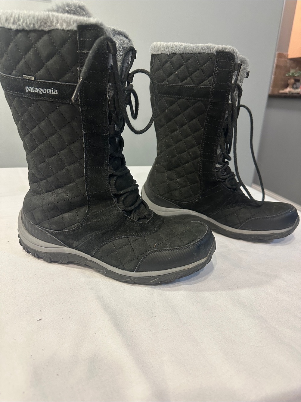 Patagonia Black Quilted Lace-Up Insulated Winter Boots with Faux Fur Trim, women